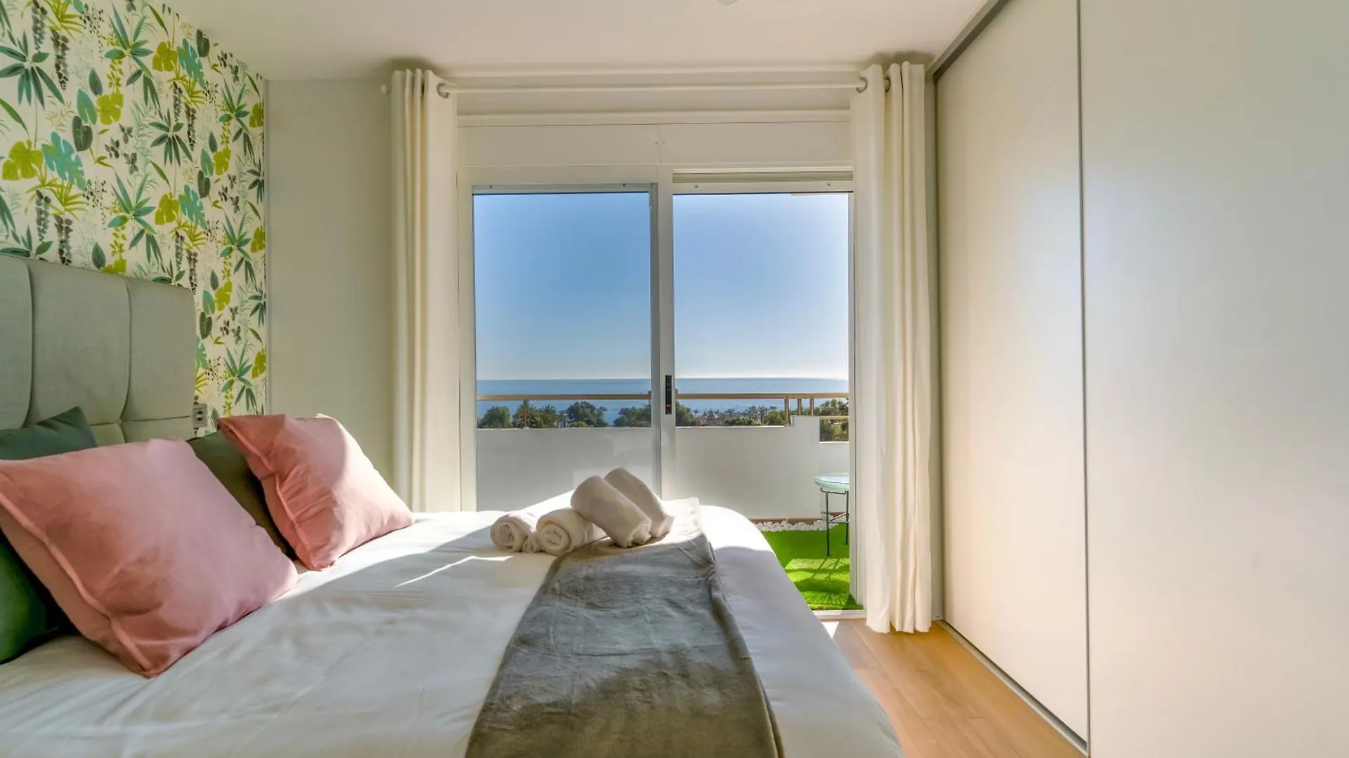 Apartamento Pura Vida! Vistas Al Mar, Playa A 5 Min. Terraza, Wifi Y A/A. Aguadulce  0*, Aguadulce (Almeria) Spain