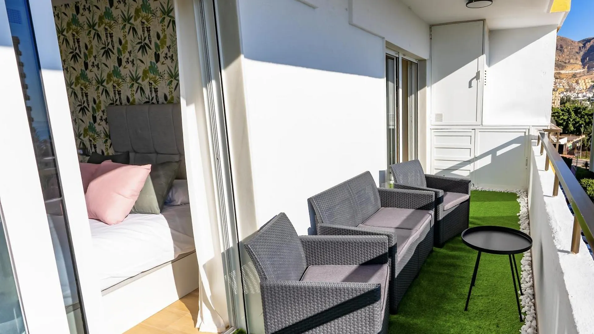 Apartamento Pura Vida! Vistas Al Mar, Playa A 5 Min. Terraza, Wifi Y A/A. contacts